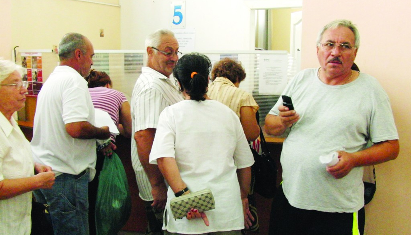 Pensionari români la ghișeu