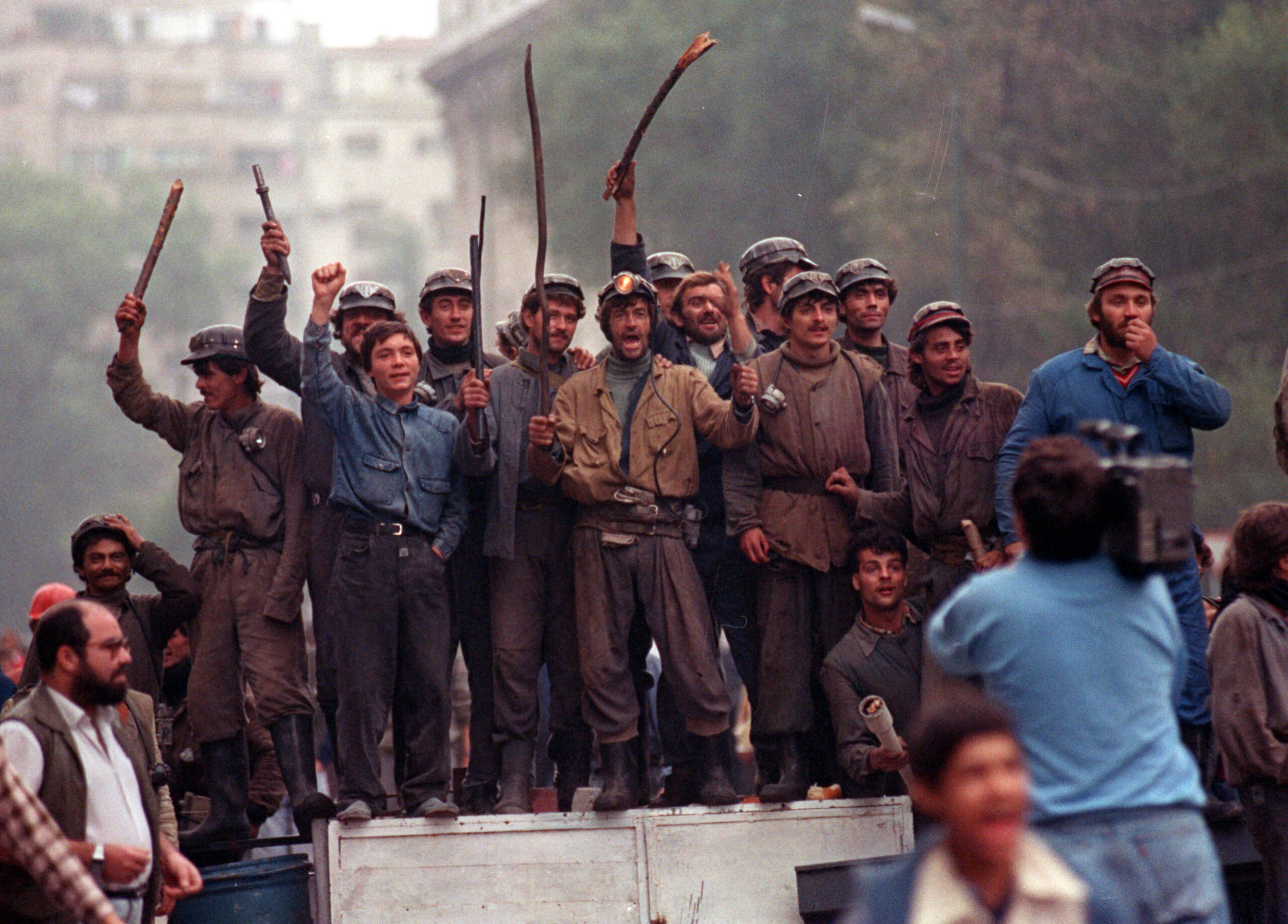 Protest în Piața Universității în timpul Mineriadei din iunie 1990