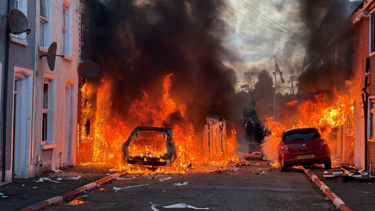 Proteste violente în Belfast – români afectați