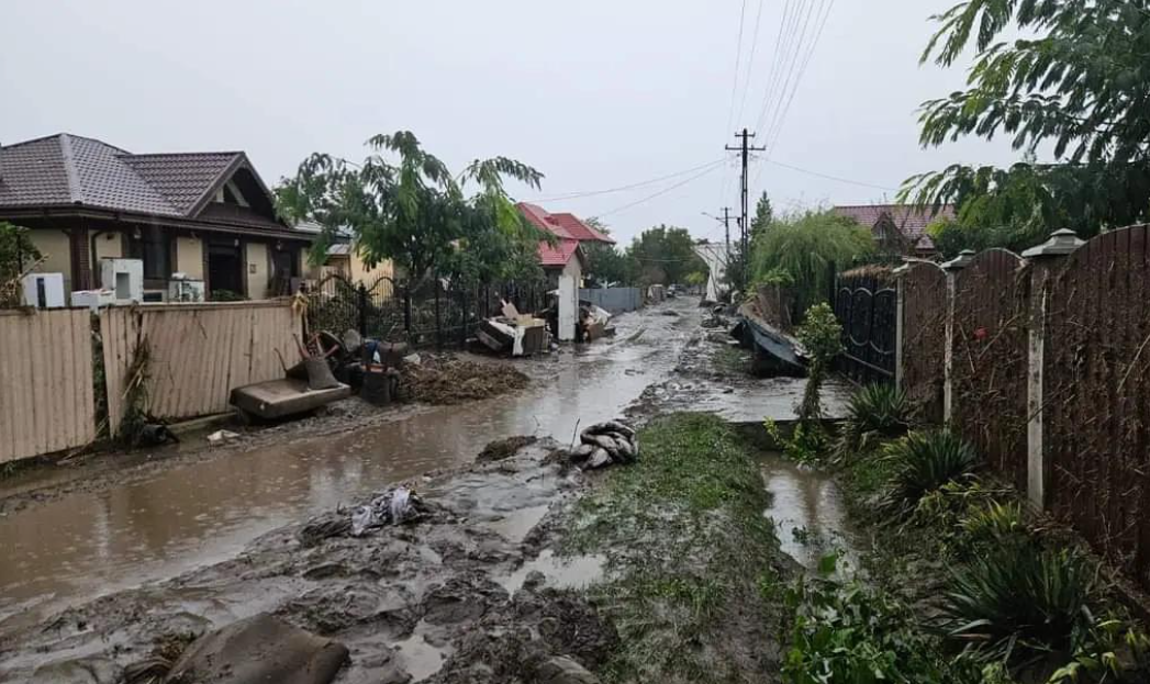 Inundații în Vrancea - evacuări în comuna Bocșa