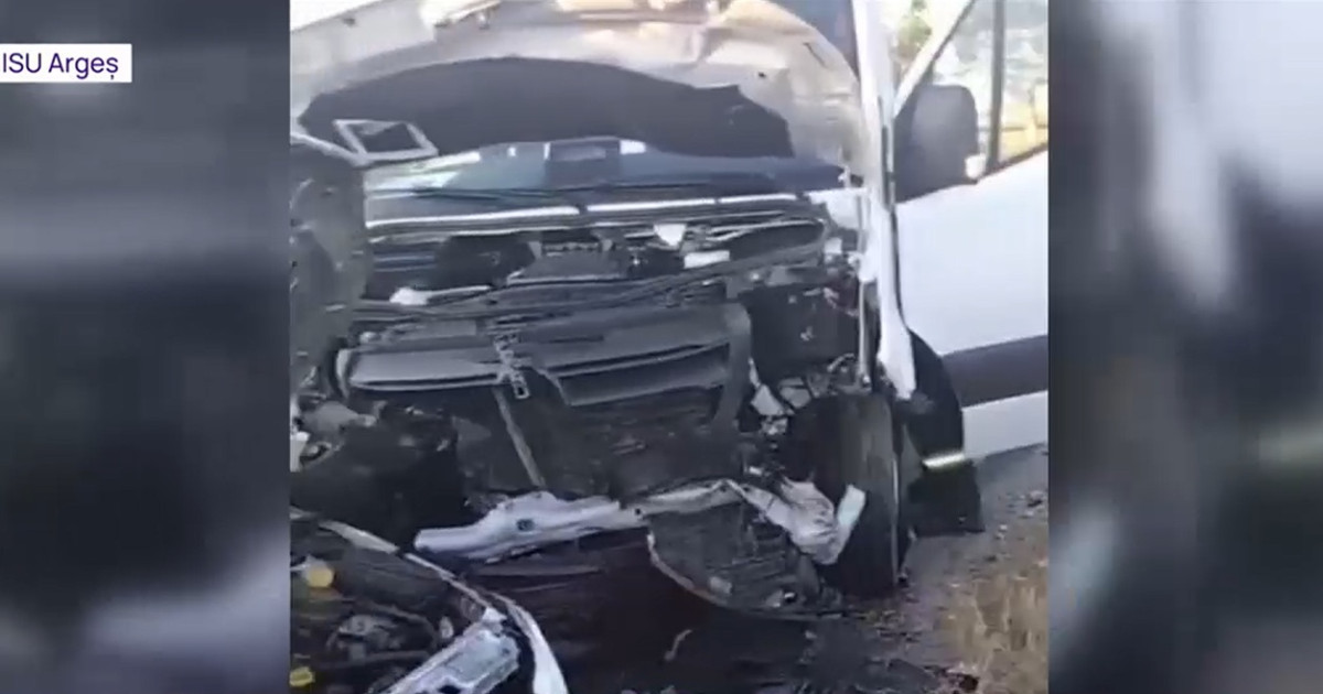 Accident rutier pe autostrada A1 între un autoturism și un microbuz