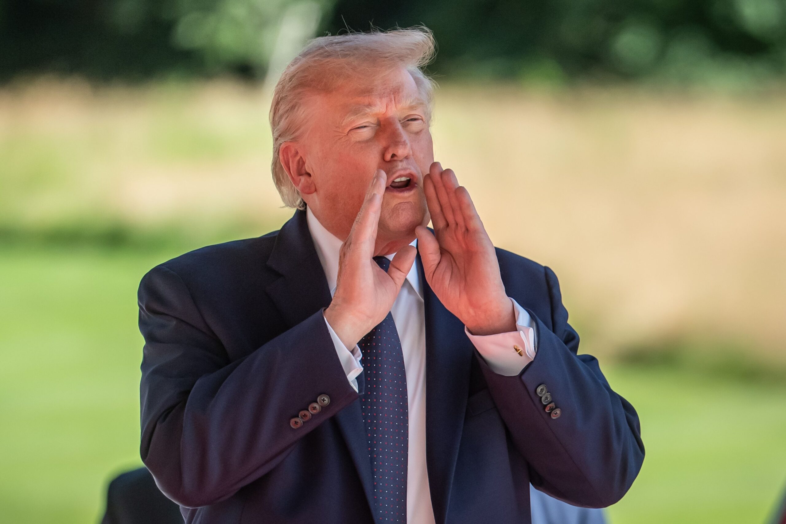 Donald Trump și Mohammad Bagher Ghalibaf semnează acordul
