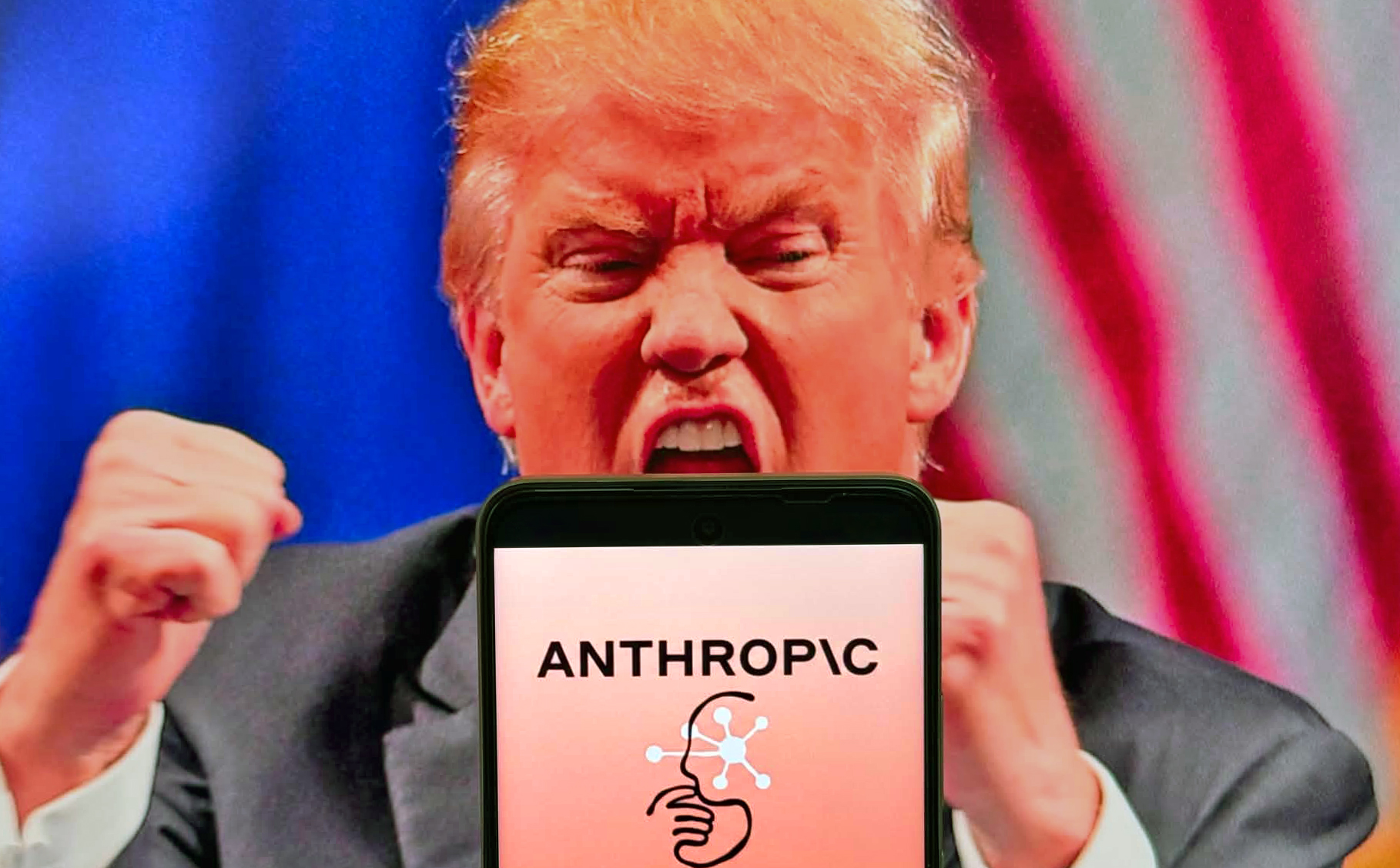 Anthropic logo și text despre suspendarea modelelor AI Fable 5 și Mythos 5