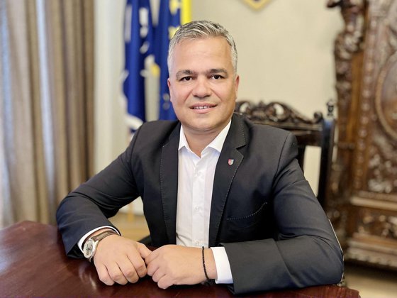 Adrian Veștea, premier desemnat al României