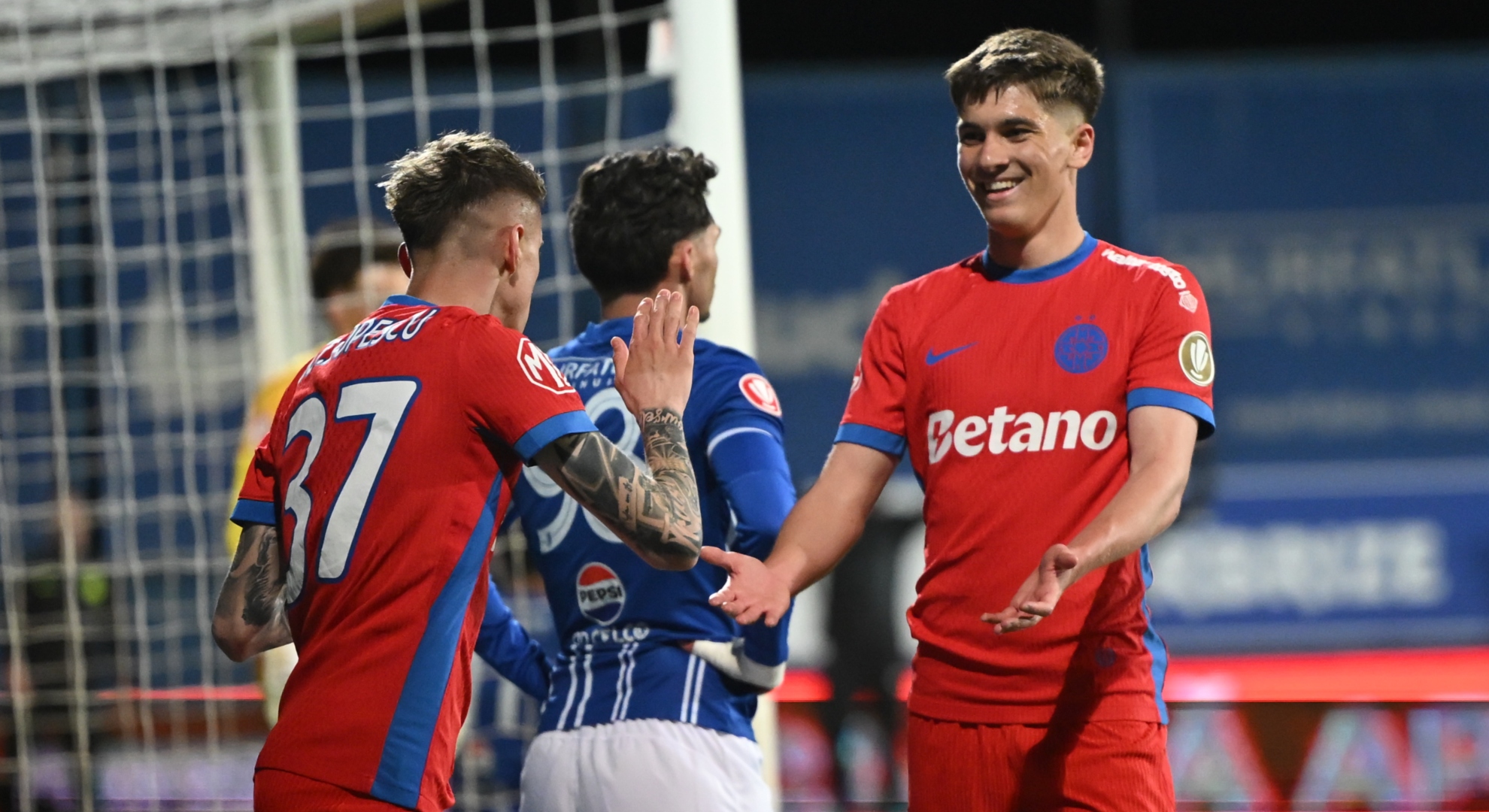 Alexandru Stoian de la FCSB a absolvit liceul. Alți fotbaliști din SuperLiga dau examene în această vară