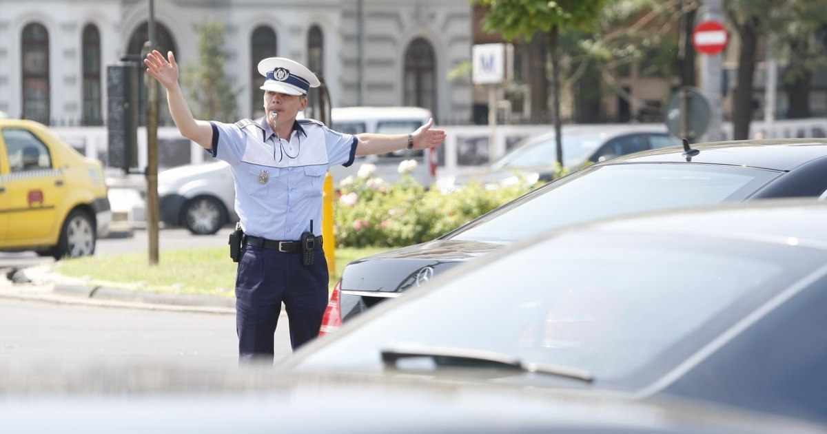 Polițist rutier cu radar