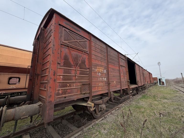 Vagoane și locomotive CFR Marfă scoase la vânzare de ANAF