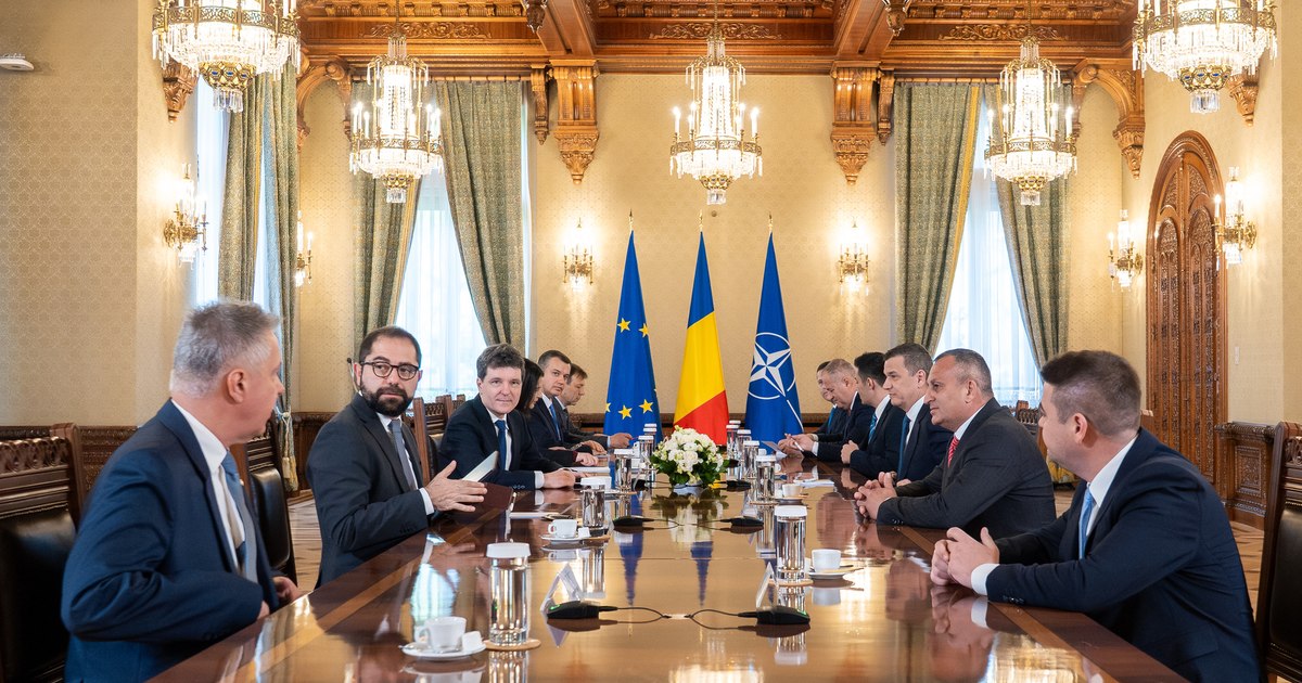Sorin Grindeanu vorbind la tribună