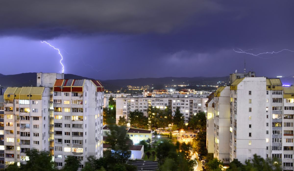ANM: Avertizări de ploi torențiale de până la 50 l/mp și caniculă de 35 de grade, până pe 25 iunie 2026