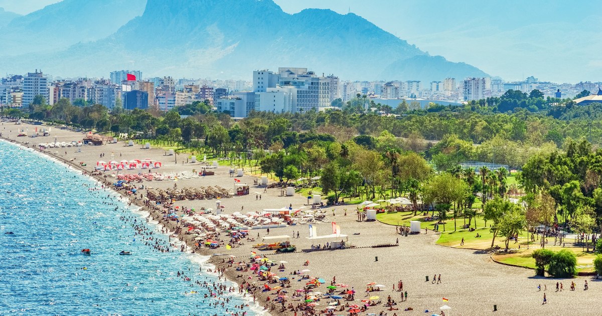 Vedere panoramică asupra orașului antic Side din Antalya, Turcia