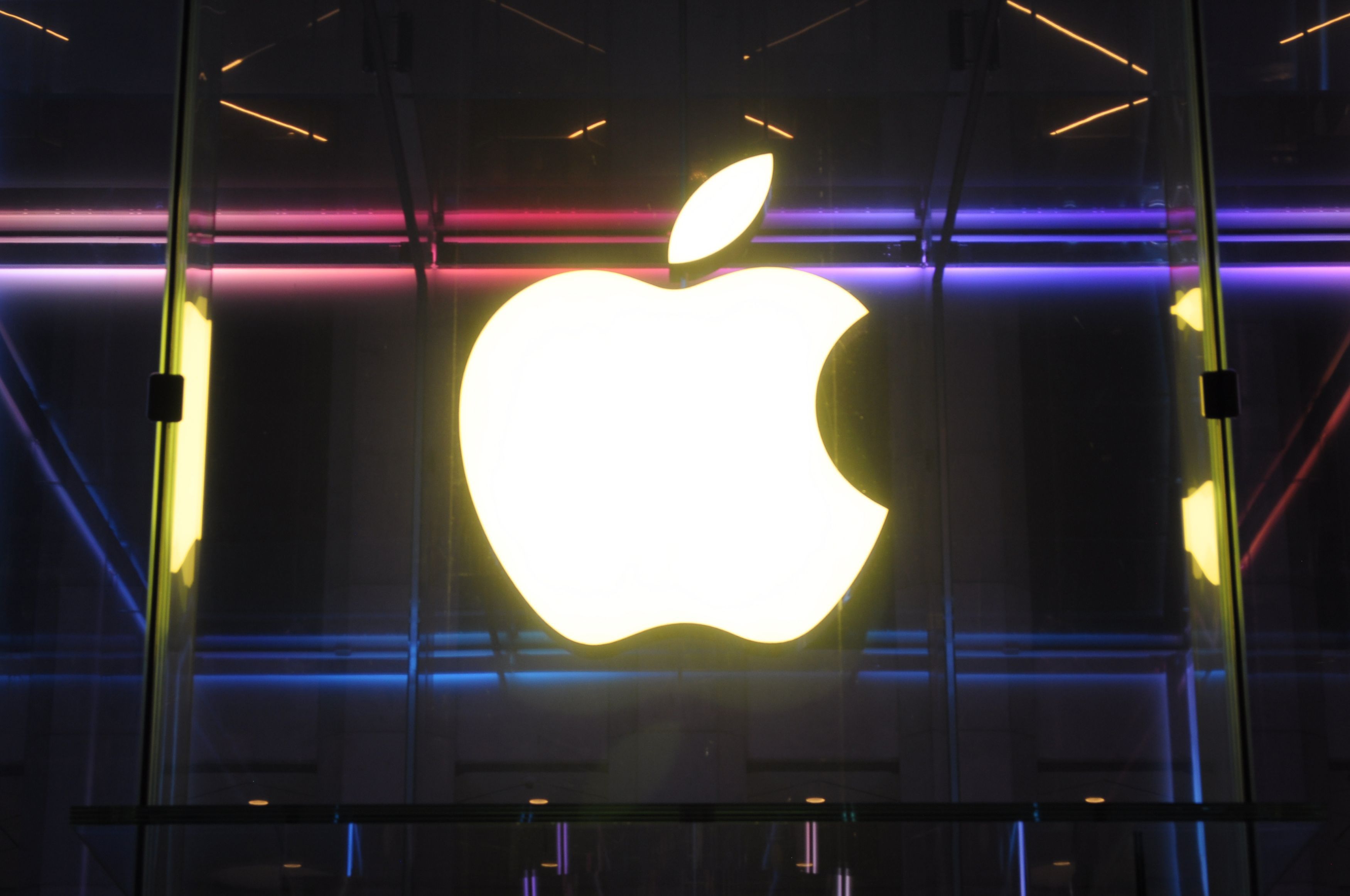 Apple face lobby la Trump pentru a cumpăra cipuri de la chinezoaica CXMT, aflată pe lista neagră a Pentagonului