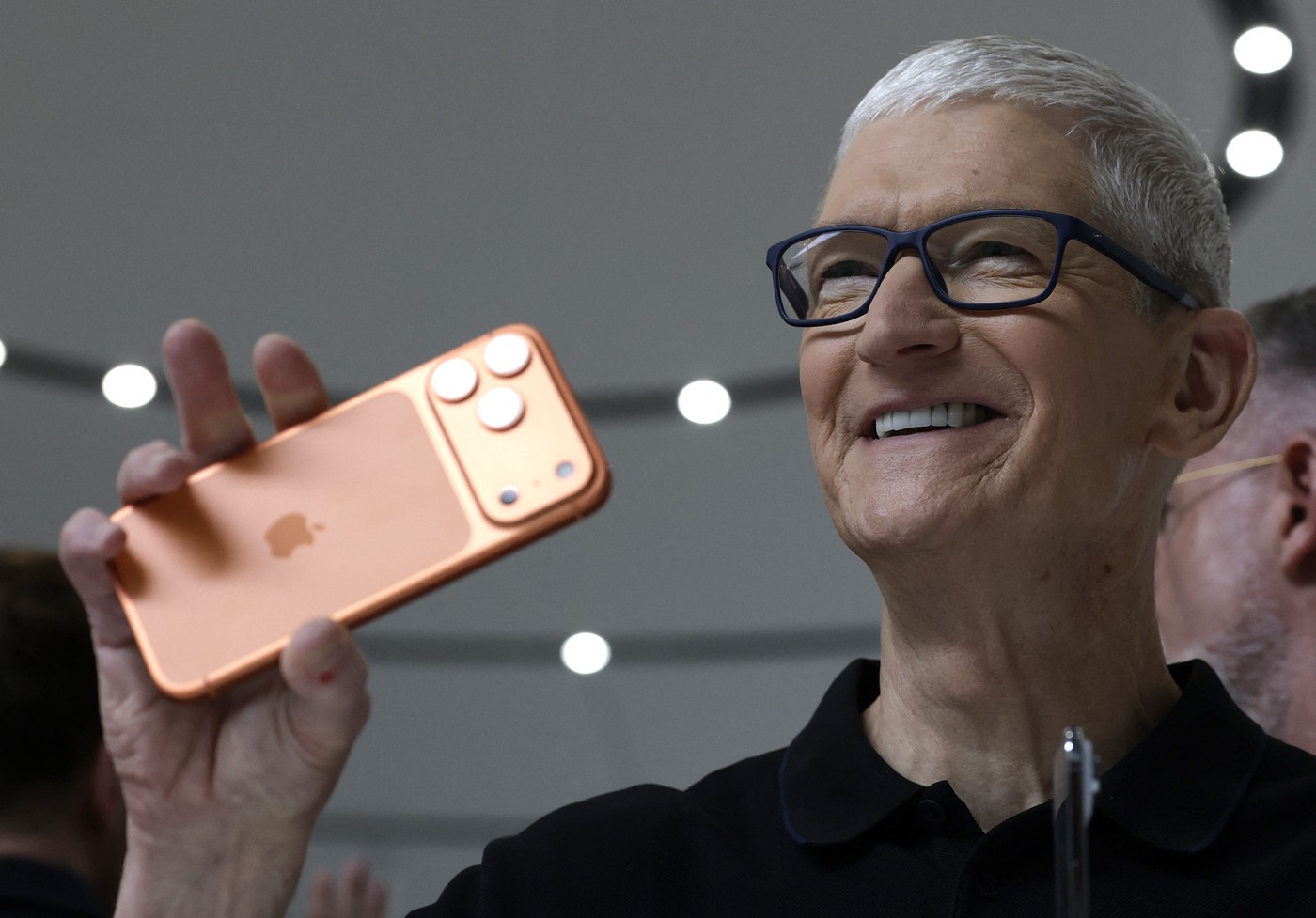 iPhone-uri Apple pe un fond alb