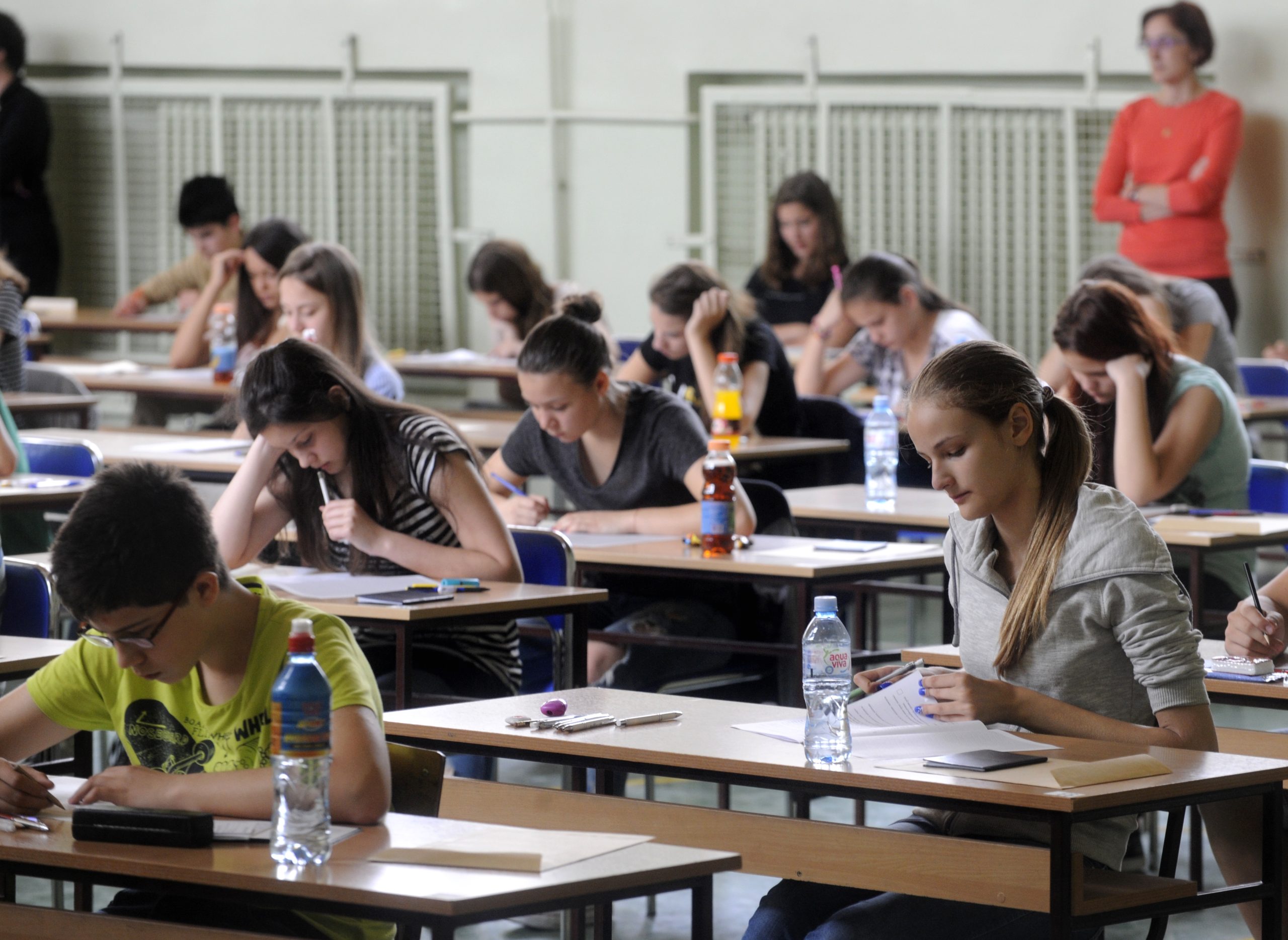 Aproape 15.000 de elevi absenți de la Evaluarea Națională 2026. Generația pandemiei, afectată de 9 miniștri