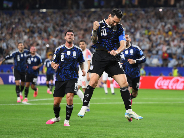 Jucătorii Argentinei sărbătoresc golul marcat de Messi în meciul cu Iordania