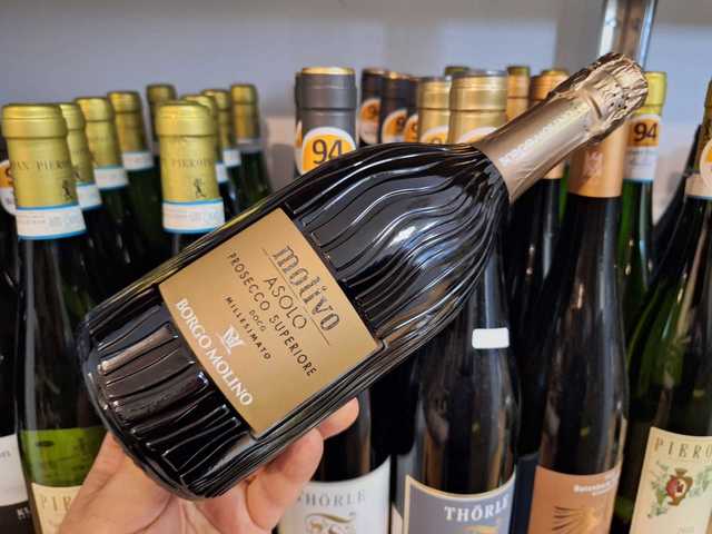 Asolo Prosecco Superiore de la Borgo Molino: un spumant elegant cu arome de flori albe și măr Golden