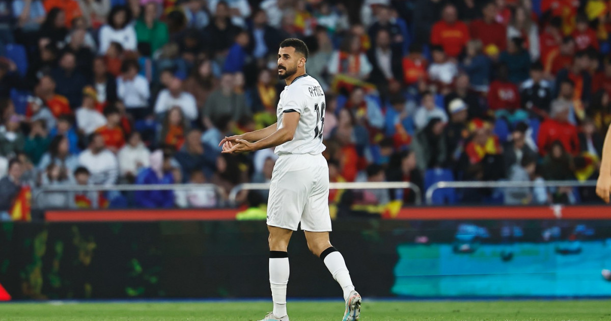 Atacantul irakian Aymen Hussein pe terenul de fotbal