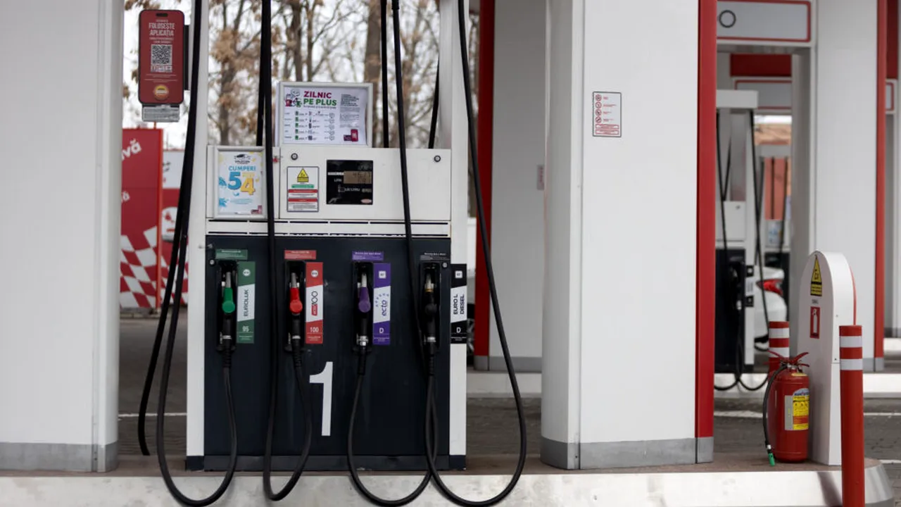 Discuții între autorități și benzinari privind criza carburanților