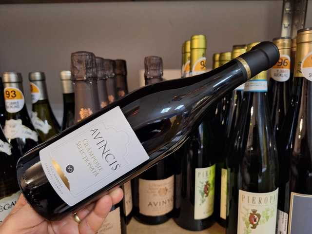 Avincis Crâmpoșie Selecționată 2025: un vin autentic din Drăgășani, cu arome de flori de tei și măr verde