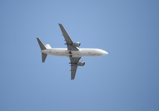 Avion pe pistă la decolare
