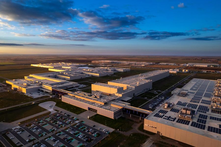BMW a inaugurat la Debrecen prima sa fabrică 100% electrică, unde se produce noul iX3
