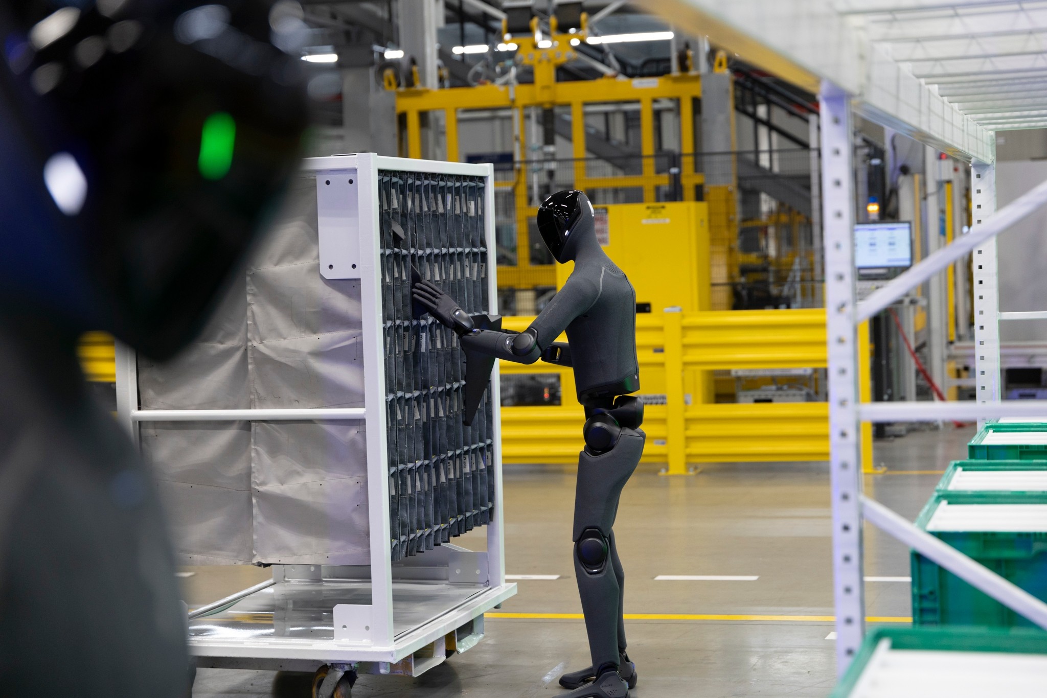BMW introduce robotul umanoid Figure 03 în fabrica din Spartanburg pentru logistică