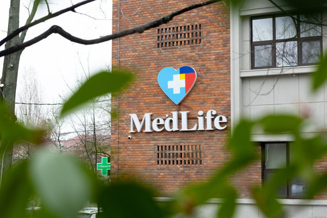 Grafic cu evoluția tarifului mediu per pacient internat la MedLife în T1/2026