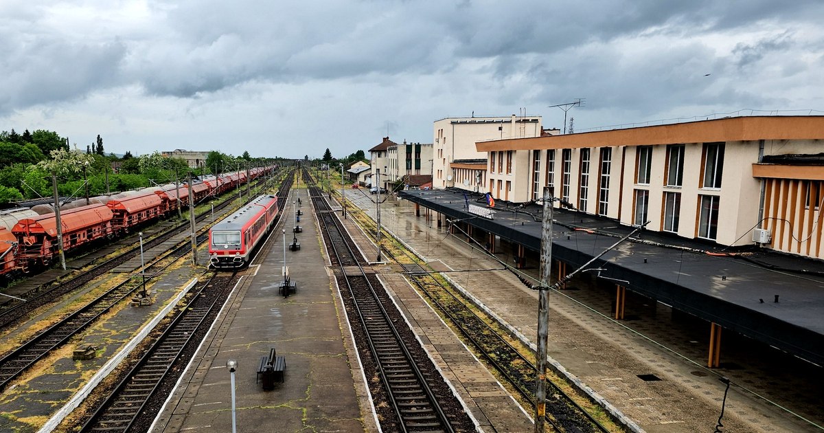 Cale ferată în Defileul Dunării, cu pod și tunel