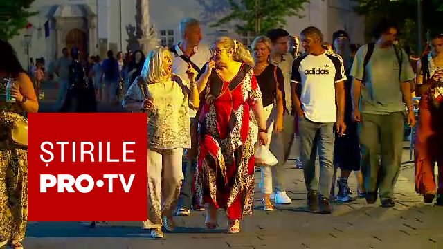 Canicula schimbă rutina românilor: parcuri și terase pline după lăsarea serii
