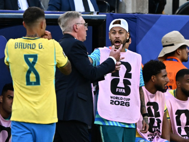 Neymar în timpul unui antrenament al naționalei Braziliei
