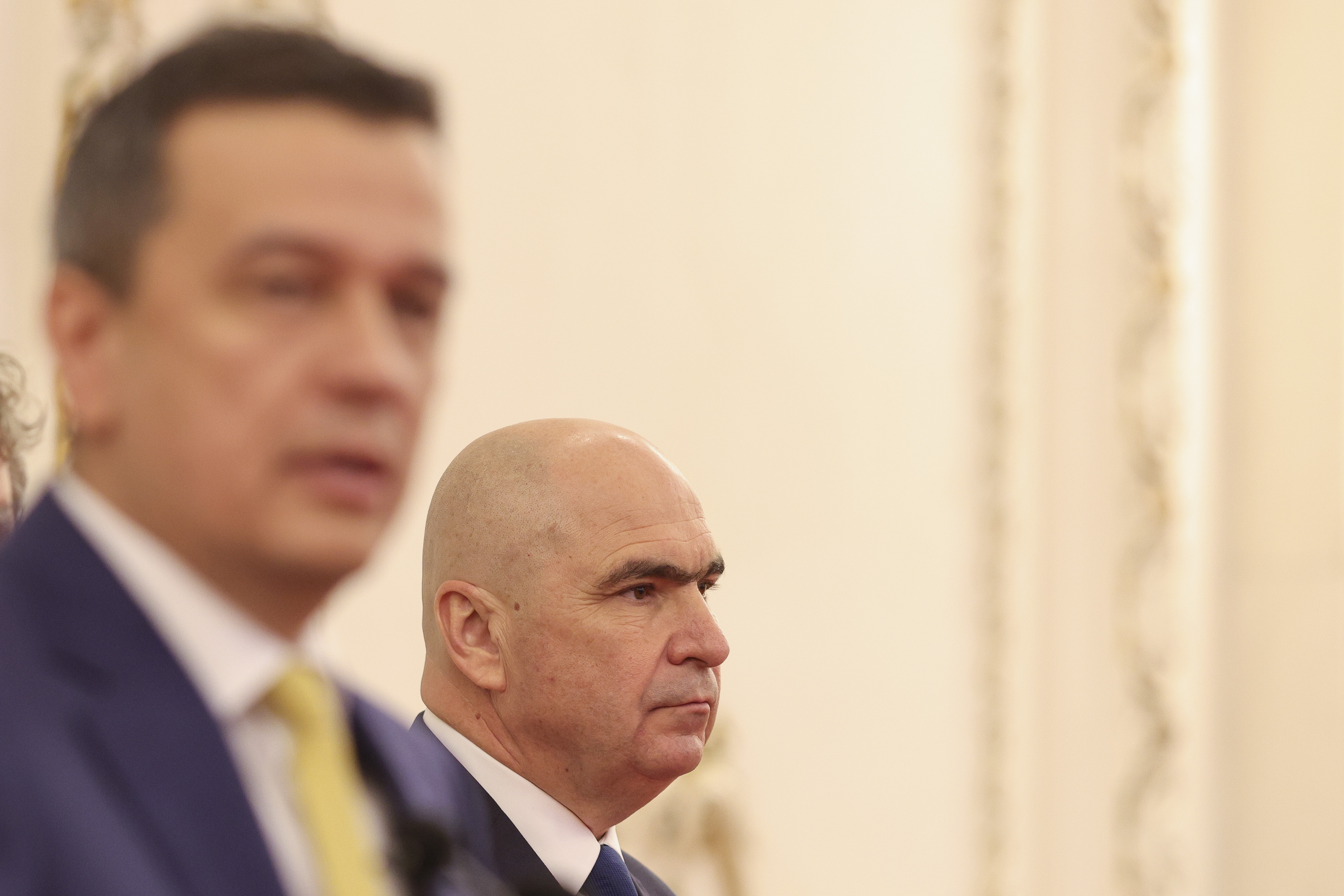 Judecătorii Curții Constituționale a României în ședință