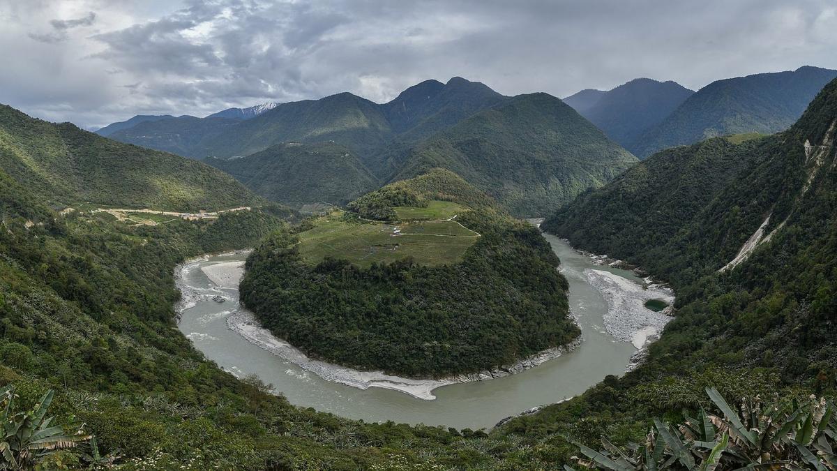 Construcția barajului uriaș din Tibet pe râul Yarlung Tsangpo