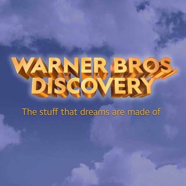 Clădirea Paramount Pictures cu logo-ul Warner Bros Discovery