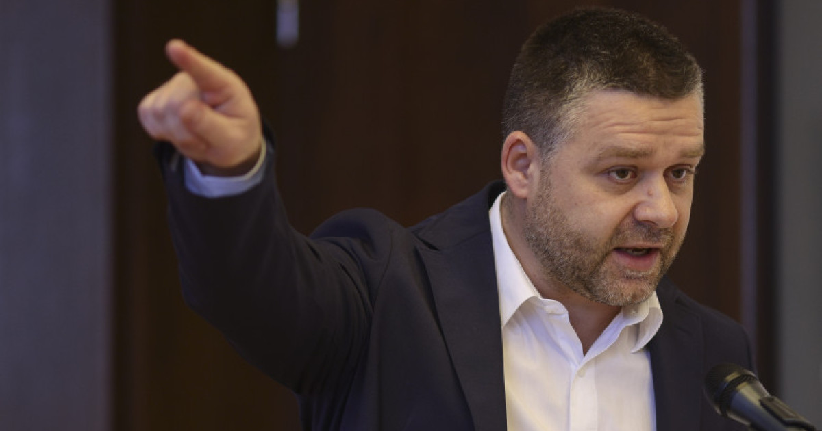 Ciprian Ciucu la o conferință de presă