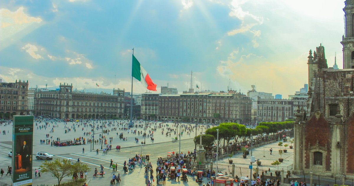 Ciudad de México, un oraș cu populația României, fascinează tot mai mulți turiști români