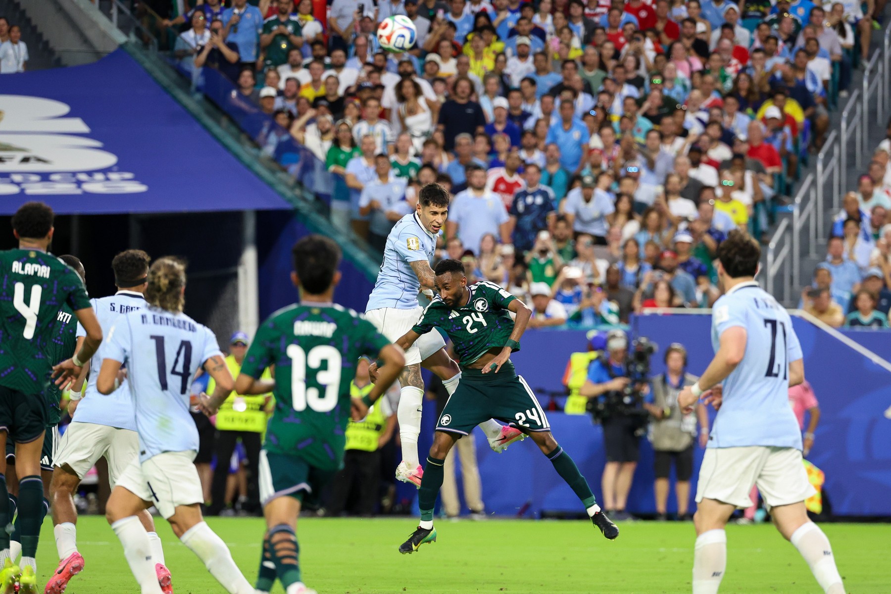 Jucători ai Arabiei Saudite sărbătoresc după golul marcat în meciul cu Uruguay de la Cupa Mondială 2026