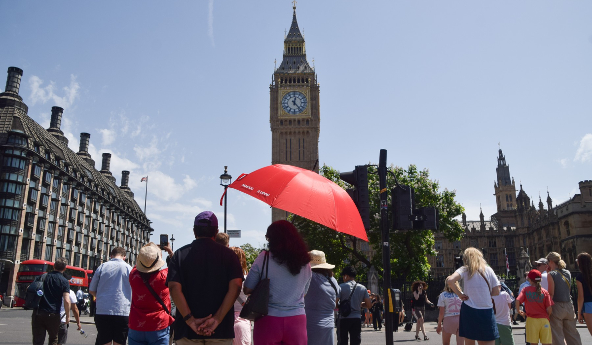 Cod roșu de caniculă în Marea Britanie: temperaturi record de 40°C, școli închise și trafic feroviar paralizat