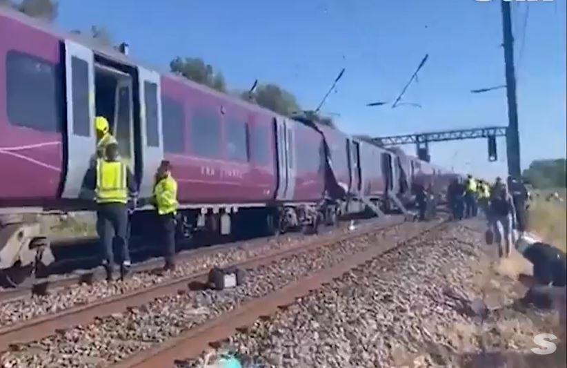 Coliziune între două trenuri în Marea Britanie: un mort și 89 de răniți
