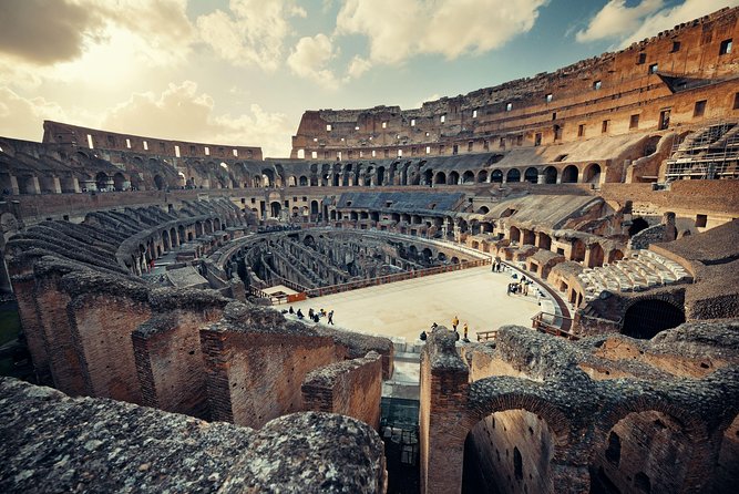 Replică a Calului Troian la expoziția din Colosseum
