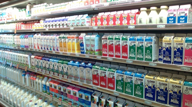 Consiliul Concurenței: Diferența de preț între laptele de marcă proprie și cel de brand este de doar 11%