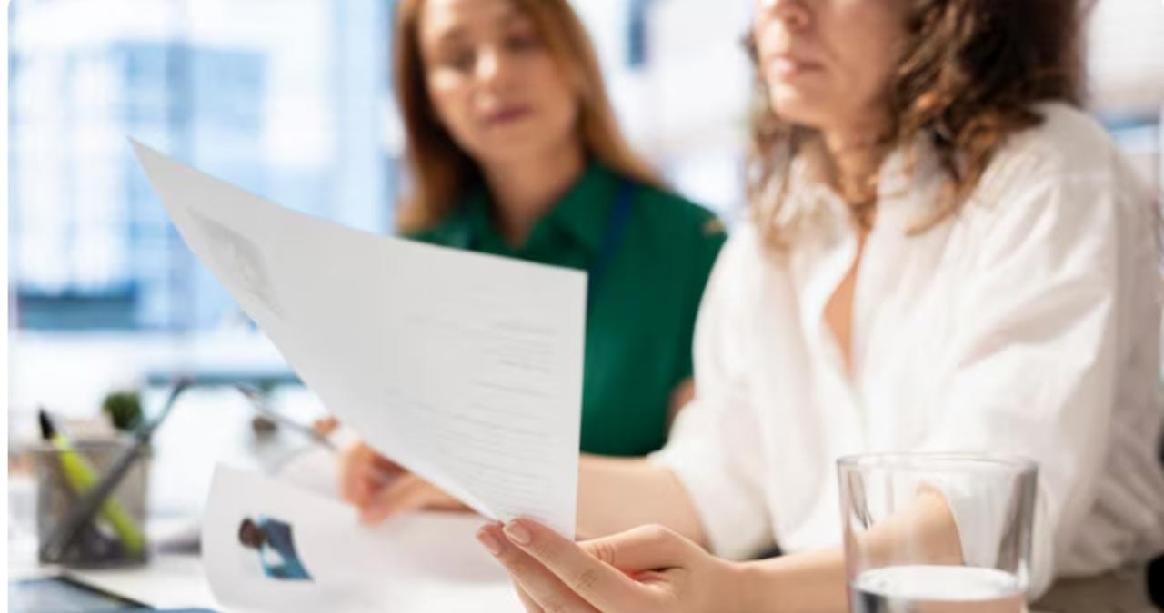 Comparație între contract pe perioadă determinată și nedeterminată