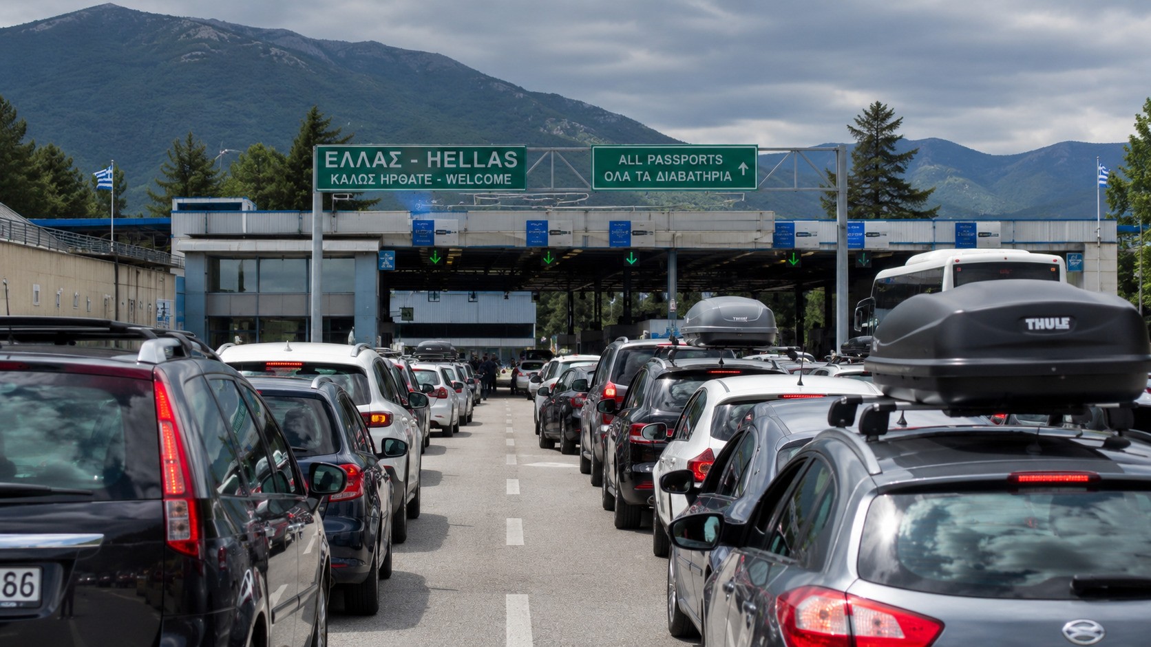 Cozi uriașe la intrarea în Grecia din cauza sistemului biometric EES. Turiștii așteaptă ore întregi