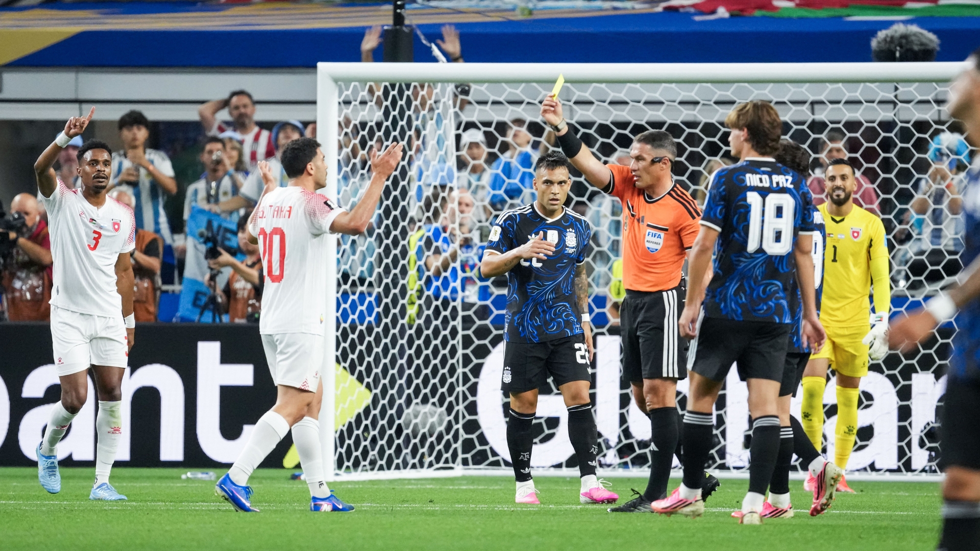 Istvan Kovacs arbitrează meciul Iordania – Argentina la Campionatul Mondial