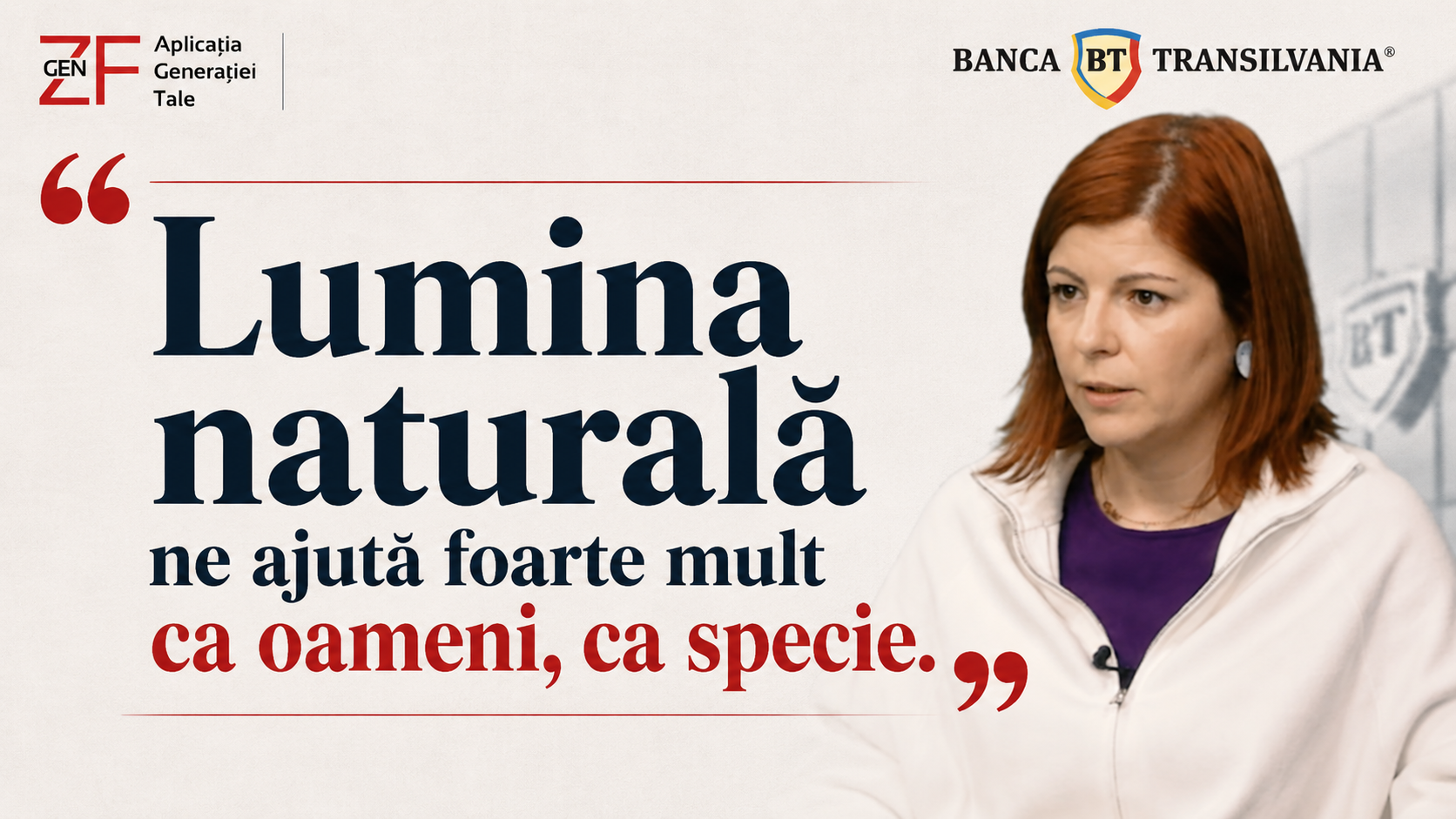 Birou modern cu accente verzi și albastre, lumină naturală