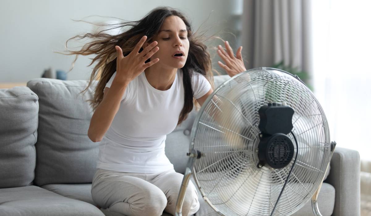 Cum îți afectează aerul condiționat părul. Temperatura optimă pentru a preveni uscarea scalpului