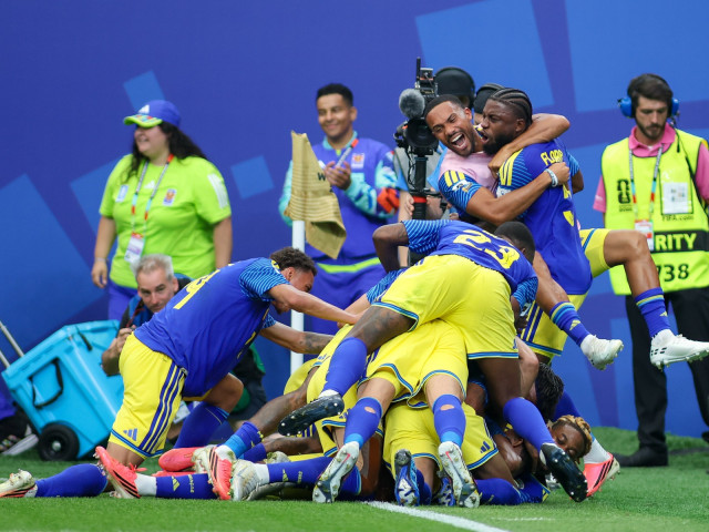 Jucători ai echipei Curaçao sărbătoresc primul gol din istorie la Cupa Mondială