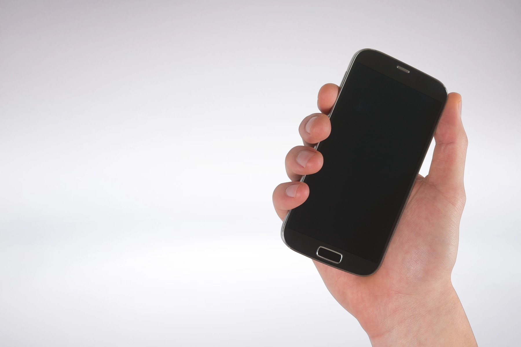 Persoană repornind un smartphone