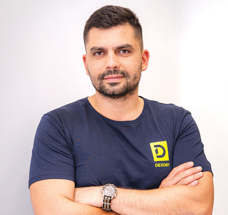 Dexory, start-up-ul românesc din Londra, a atras finanțări de 295 mil. $ și lansează un robot autonom de 18 metri