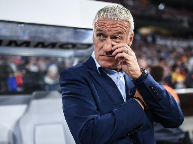 Didier Deschamps pe marginea terenului la Cupa Mondială