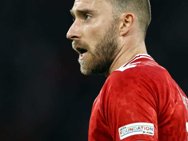 Christian Eriksen pe teren după incidentul medical