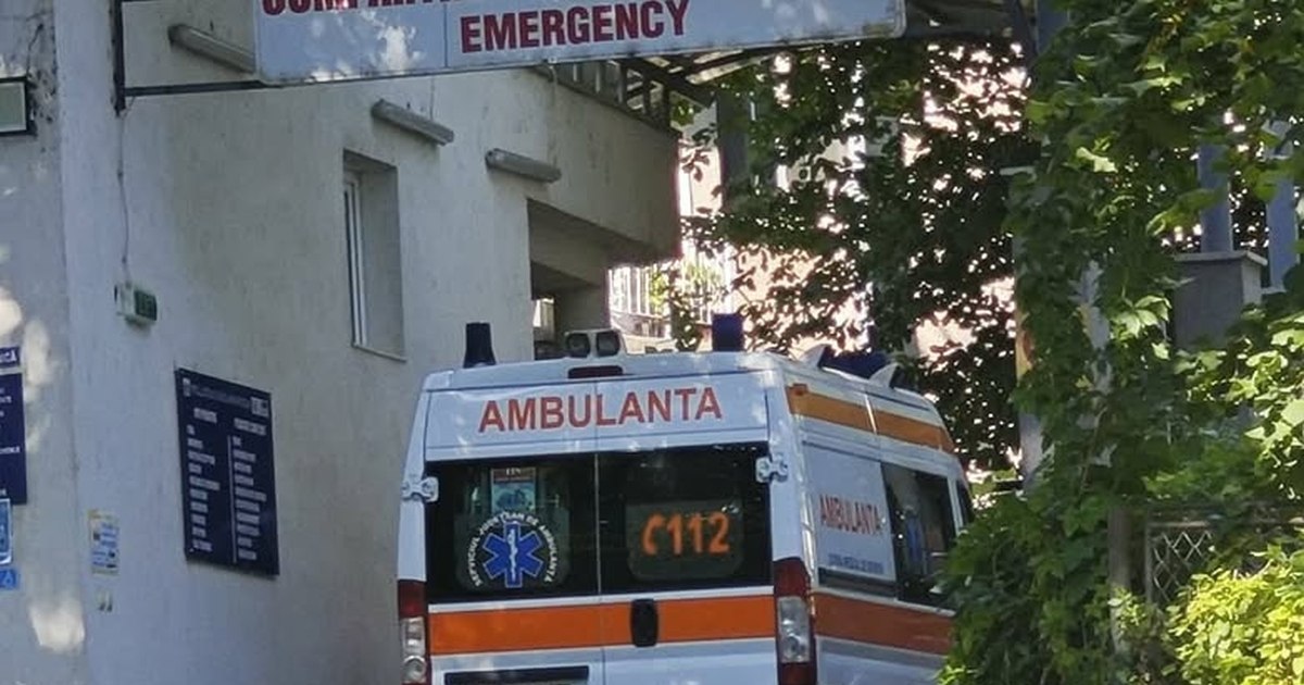 Ambulanță la Școala Gimnazială Sfânta Maria din Botoșani